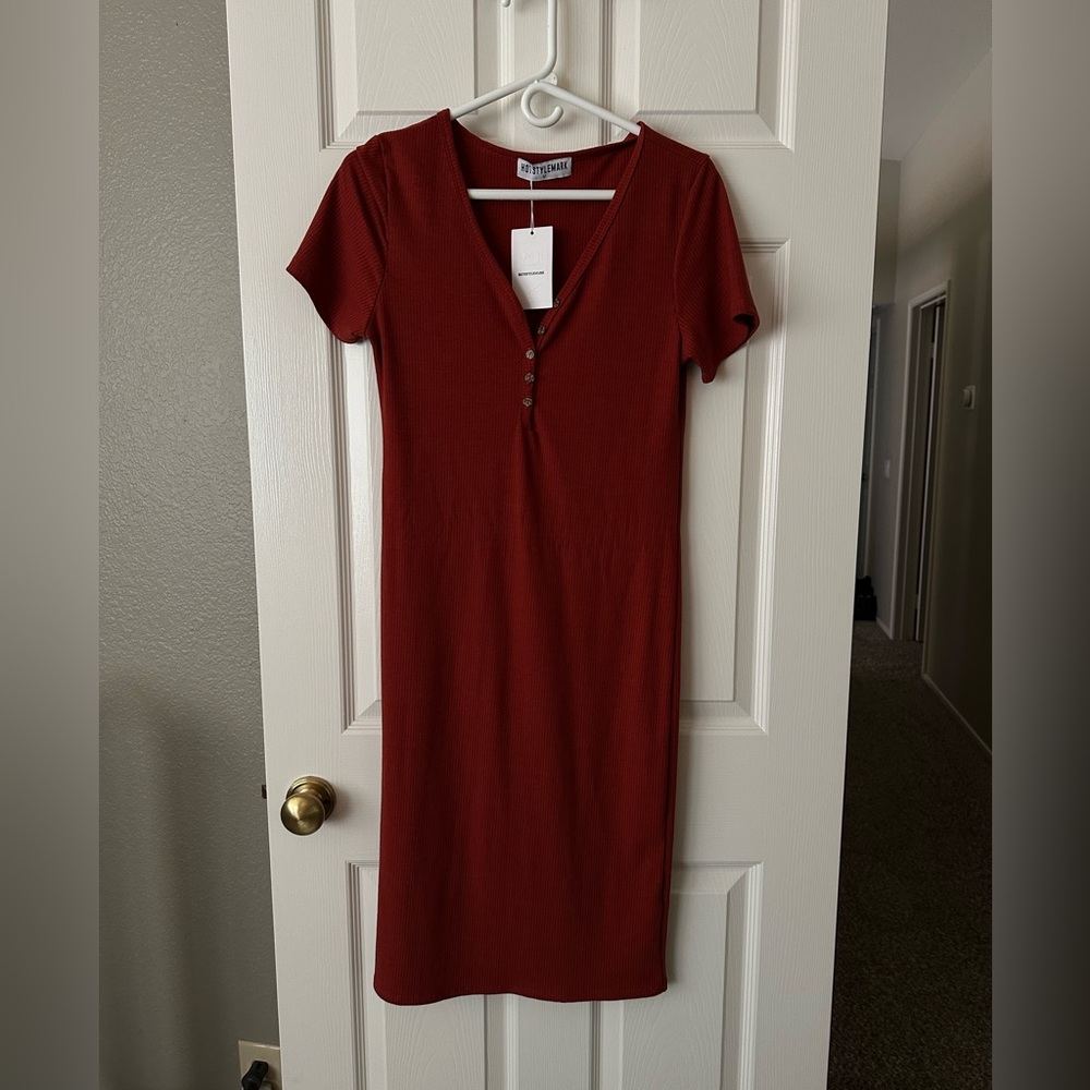 Elegant Rust Midi Dress